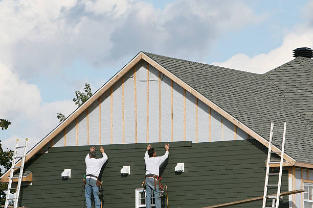 Professional Siding Contractor technician working in Carrollton, OH